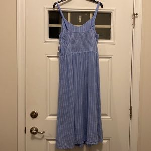 Who doesn’t love a dress with pockets